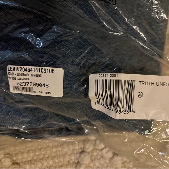 Levi’s Wedgie Jeans - Size 28 - Picture 6 of 7